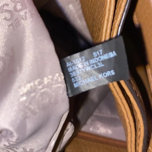 Michael Michael kors leather EUC Whip Stitching Tassel Gold hardware - Picture 9 of 17